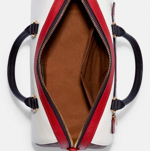 FAIR OFFERS RARE!! Coach Peanuts Snoopy Crossbody Bag - Picture 4 of 14